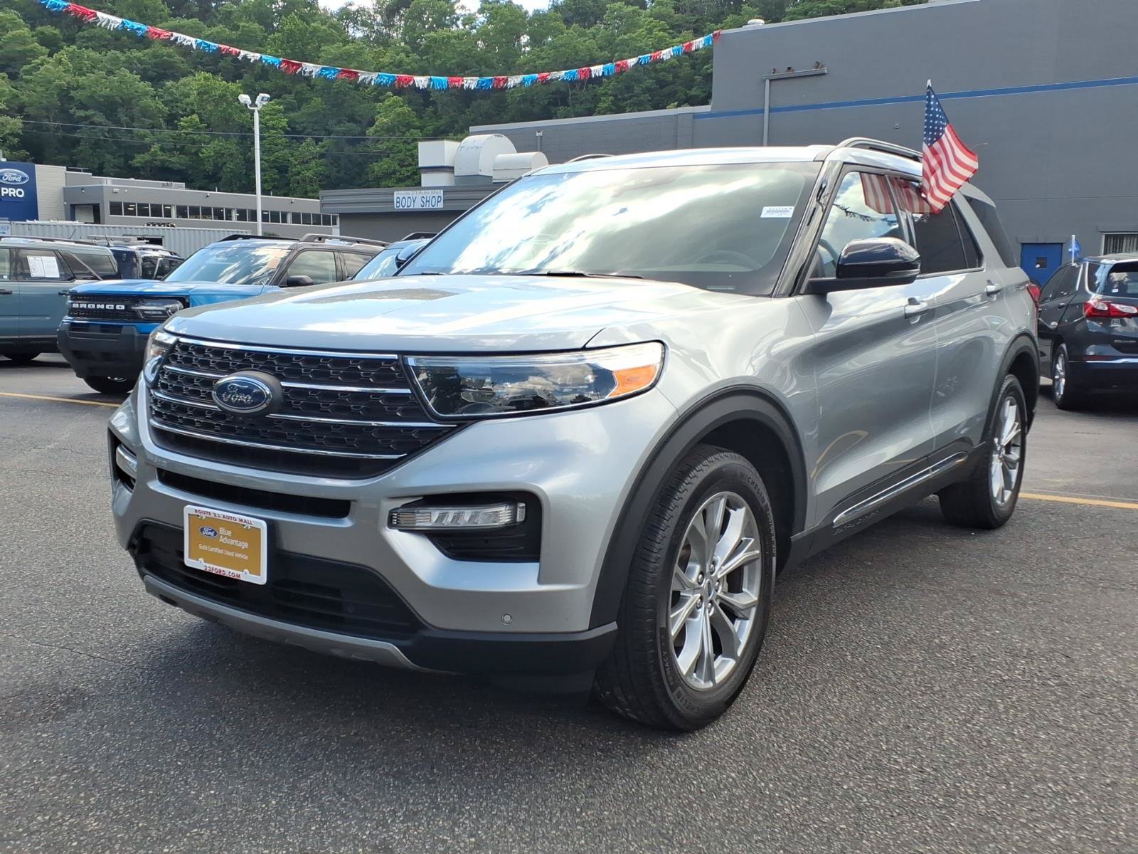 Certified 2024 Ford Explorer XLT w/ Equipment Group 202A AWD/4WD image 4
