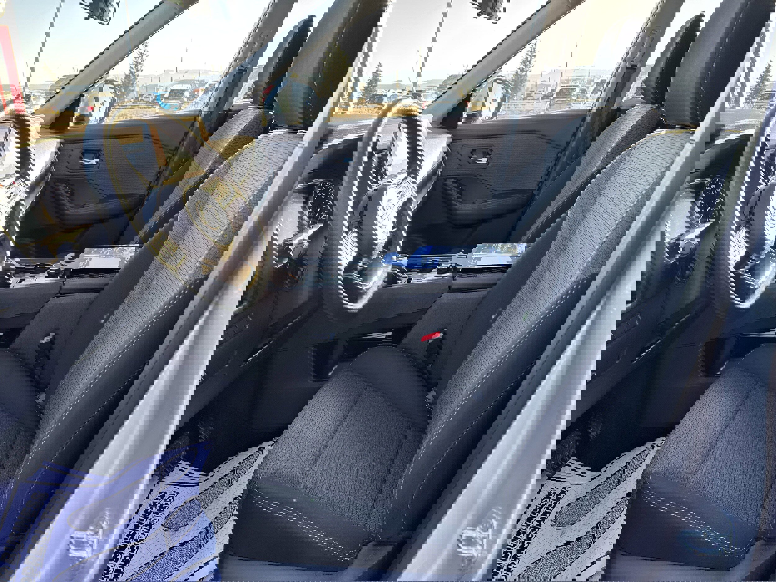 Used 2023 Nissan Rogue SV image 8