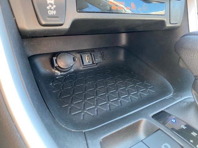 Used 2022 Toyota RAV4 XLE AWD/4WD image 22