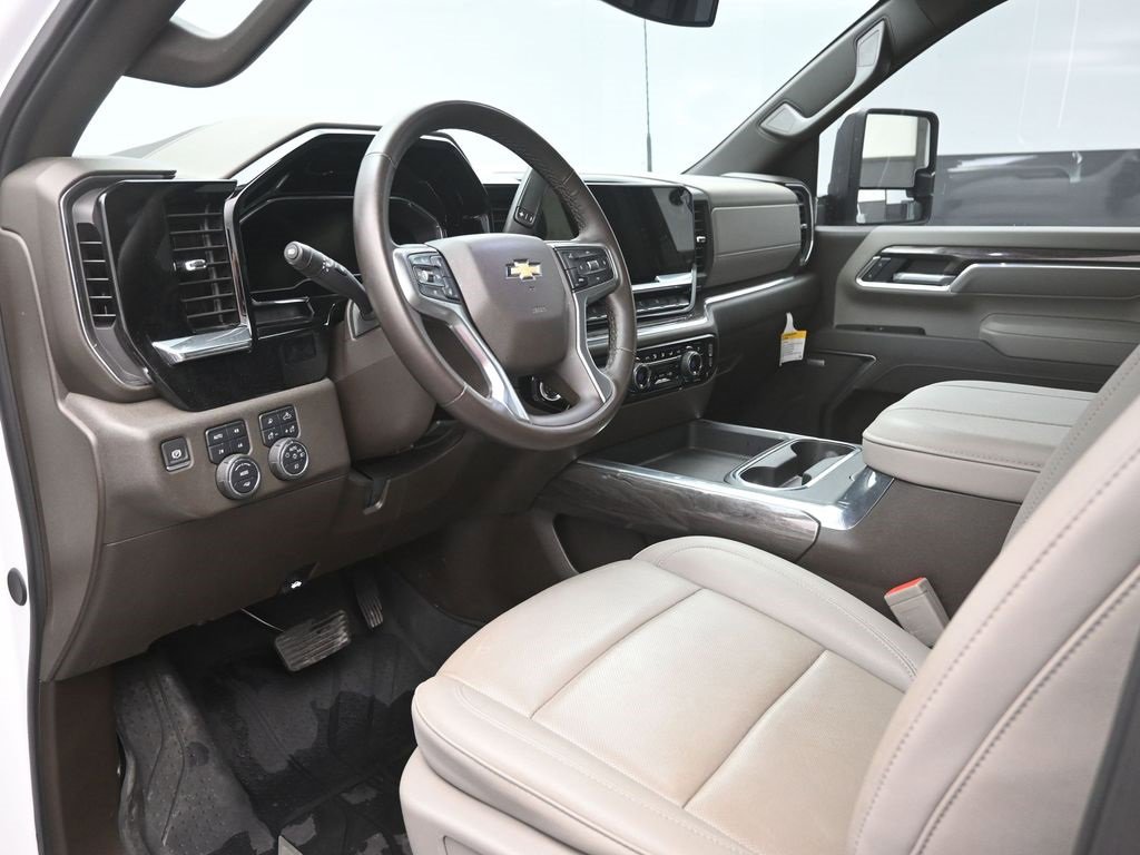 Used 2025 Chevrolet Silverado 3500 LTZ w/ LTZ Convenience Package image 31