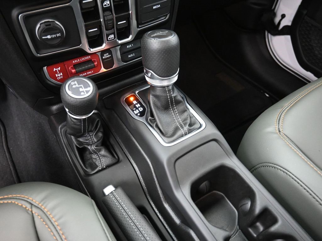 Used 2025 Jeep Gladiator Mojave w/ Convenience Group image 30