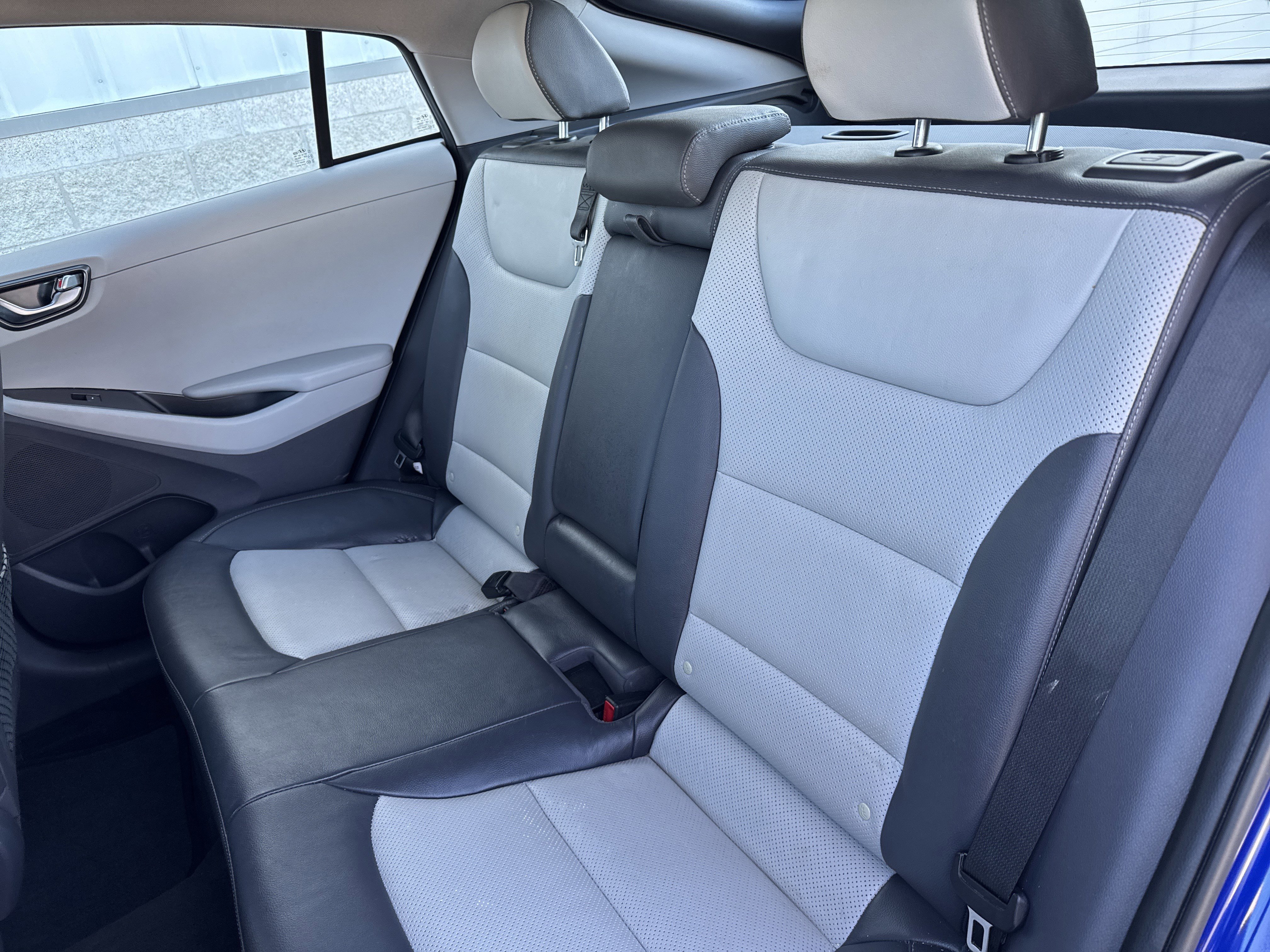 Used 2020 Hyundai Ioniq Limited image 21