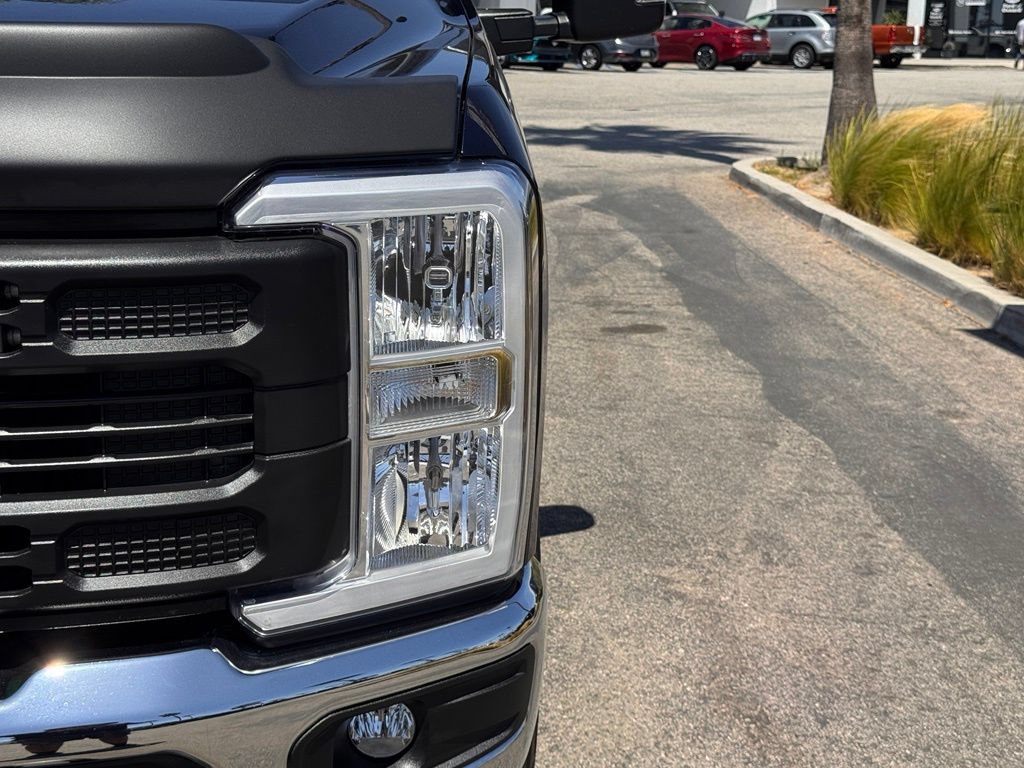 Certified 2024 Ford F250 XL w/ XL Chrome Package RWD image 8