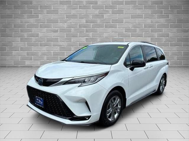 Used 2023 Toyota Sienna XSE w/ XSE Plus Package AWD/4WD image 24