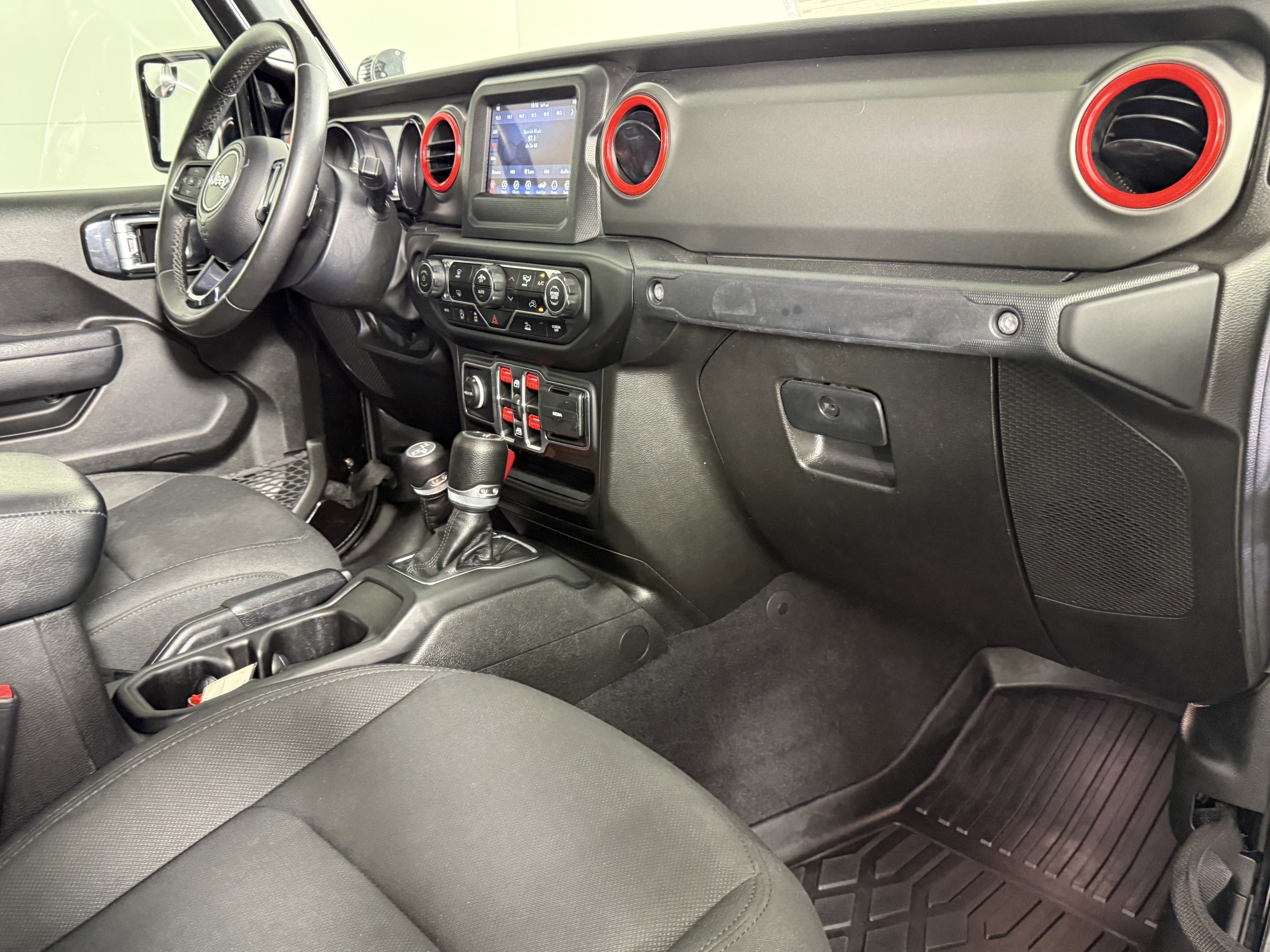 Used 2022 Jeep Gladiator Sport image 16