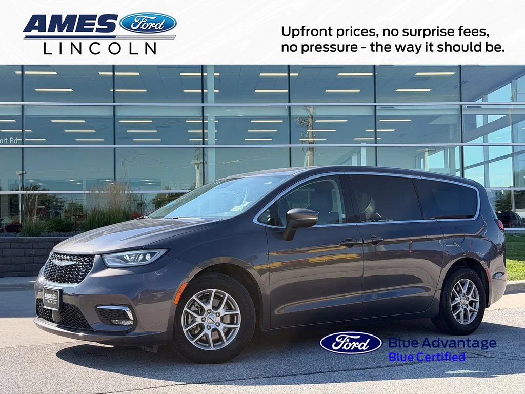 Used 2023 Chrysler Pacifica Touring-L FWD image 1