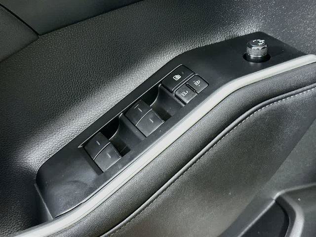 Used 2023 Toyota Highlander XLE FWD image 29