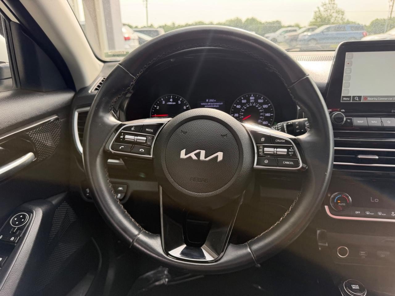 Used 2023 Kia Seltos EX AWD/4WD image 12