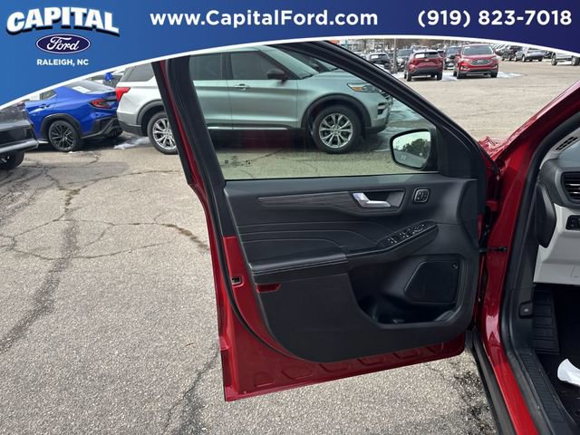 Certified 2025 Ford Escape Platinum w/ Premium Technology Package image 16