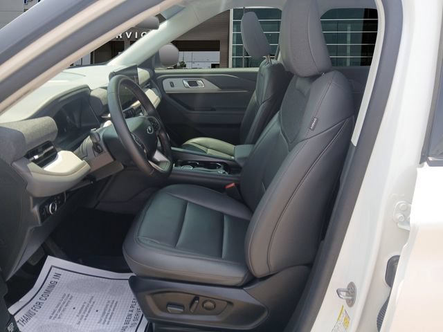 Certified 2025 Ford Explorer Active w/ Active Comfort Package RWD image 9