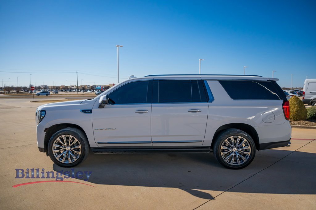 Used 2021 GMC Yukon XL Denali w/ Denali Premium Package image 2