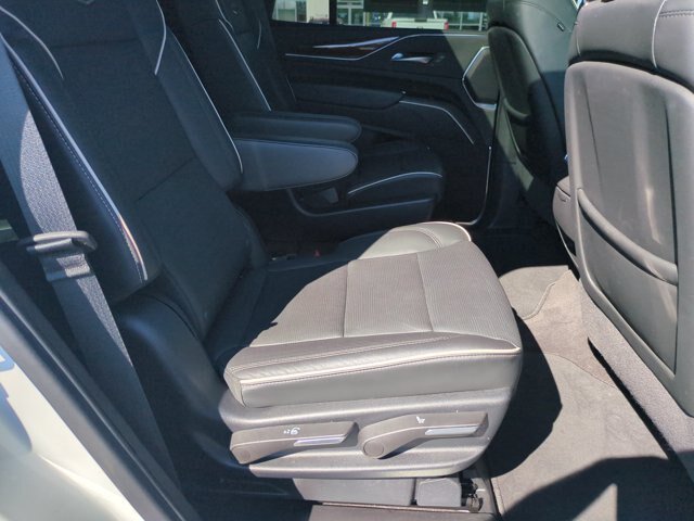Used 2023 Cadillac Escalade Premium Luxury AWD/4WD image 33