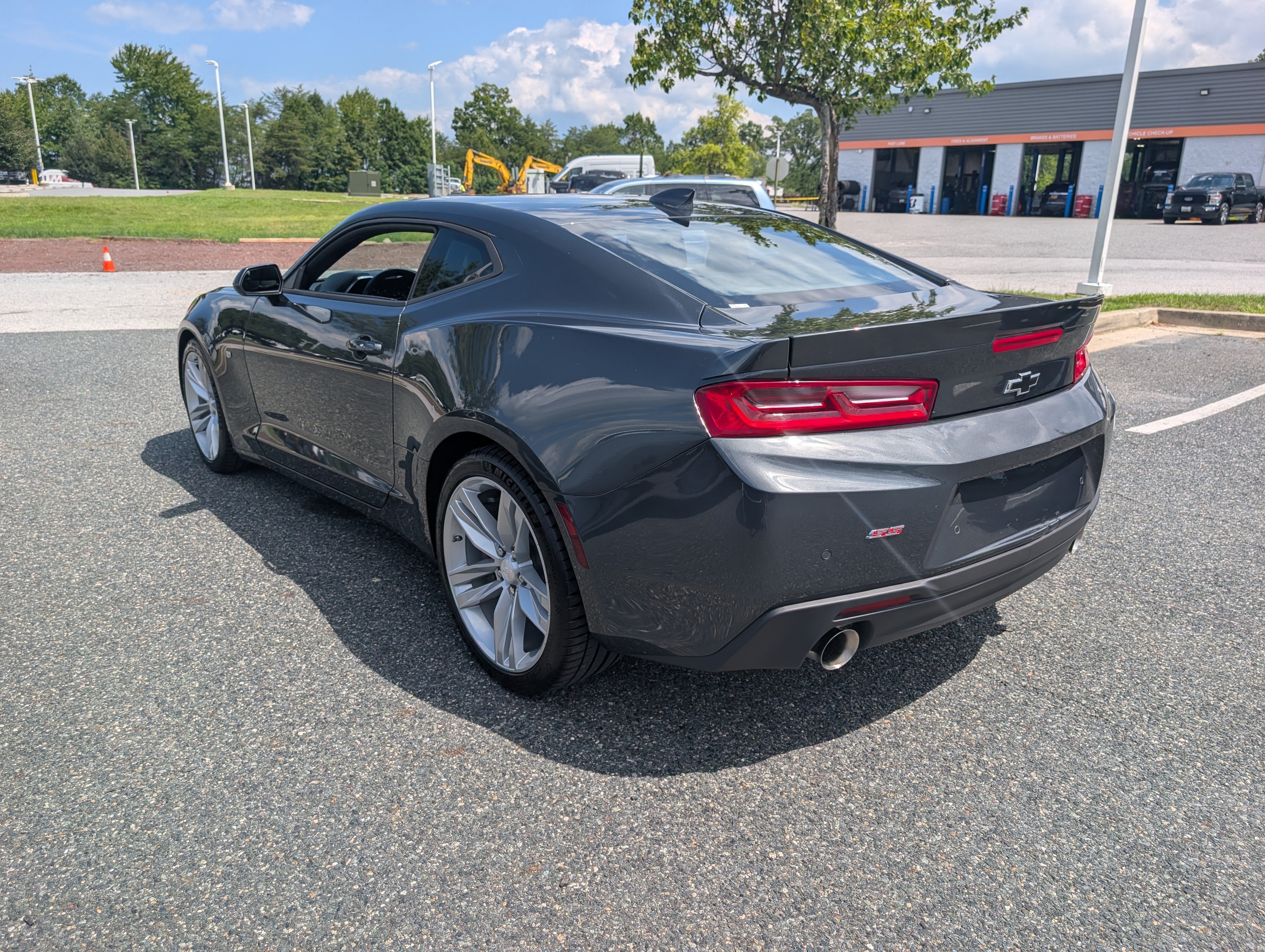 Used 2018 Chevrolet Camaro SS RWD image 5