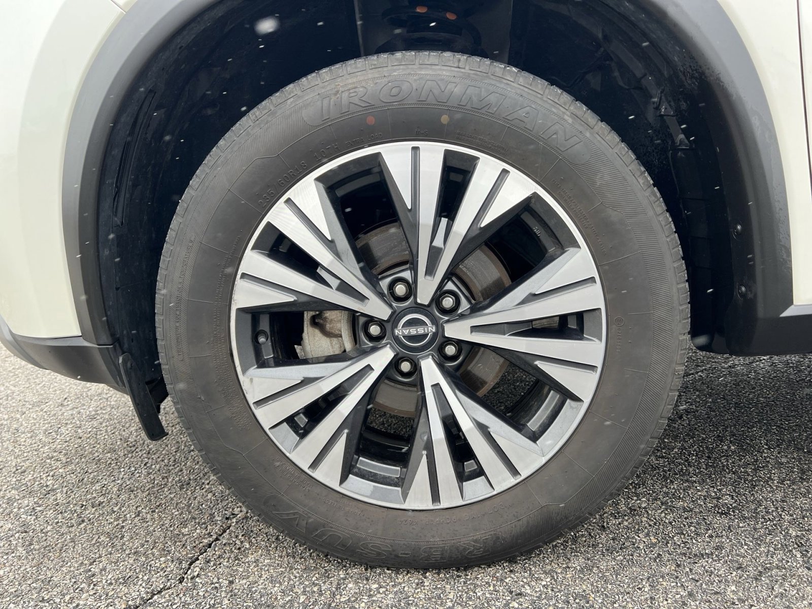 Used 2023 Nissan Rogue SV image 12