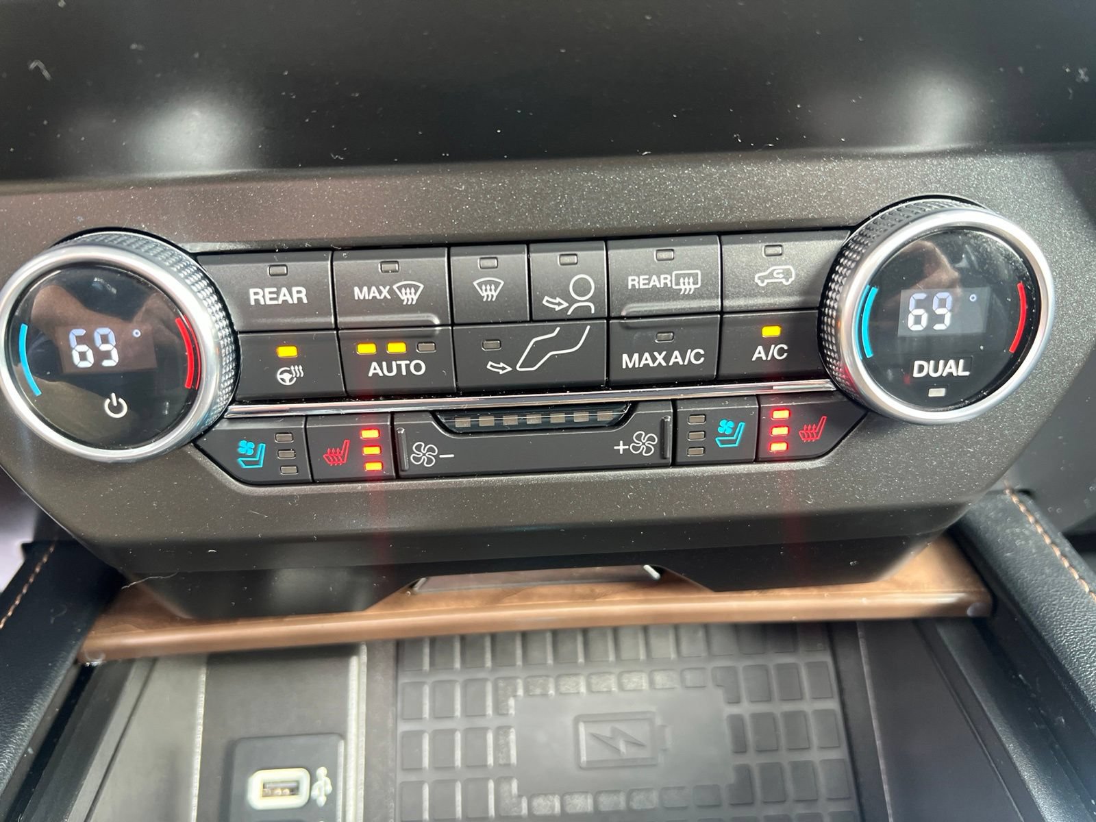 Certified 2019 Ford Expedition Platinum AWD/4WD image 36