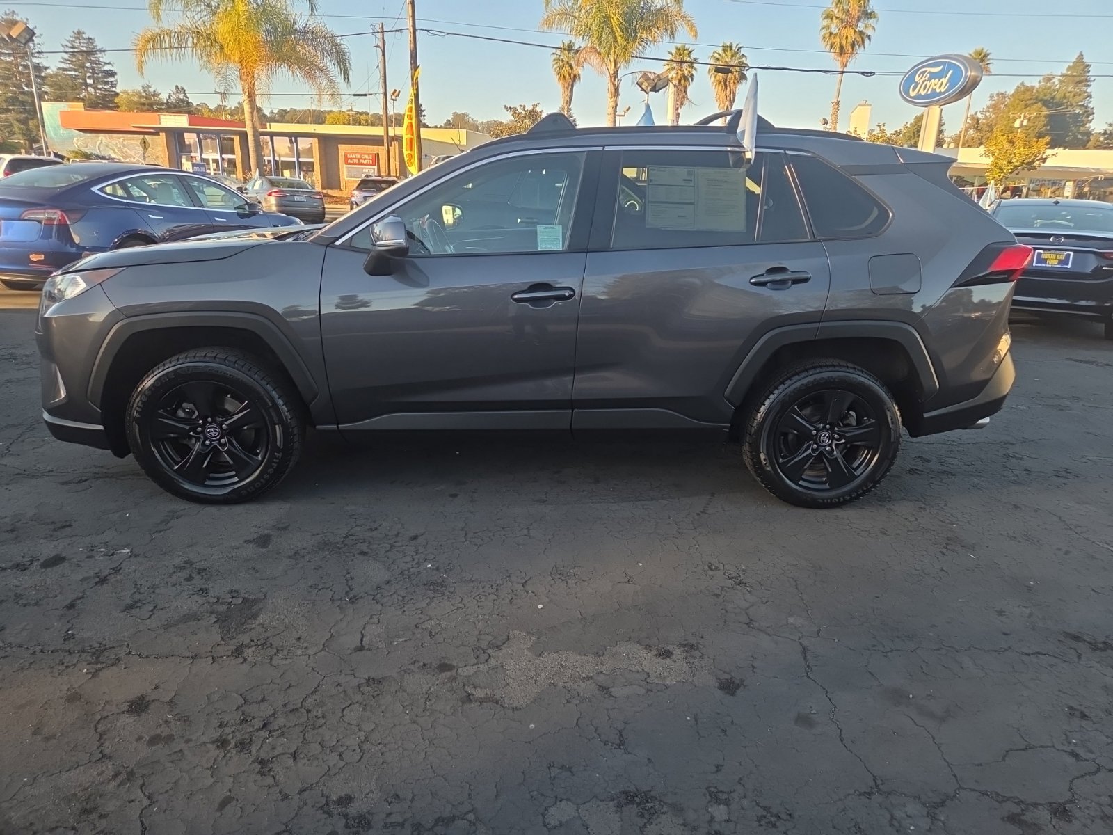 Used 2020 Toyota RAV4 XLE w/ Convenience Package FWD image 9