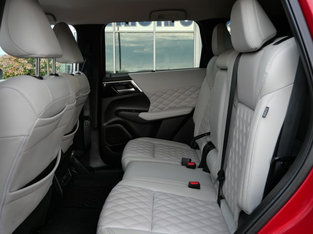 Used 2024 Mitsubishi Outlander SEL AWD/4WD image 17