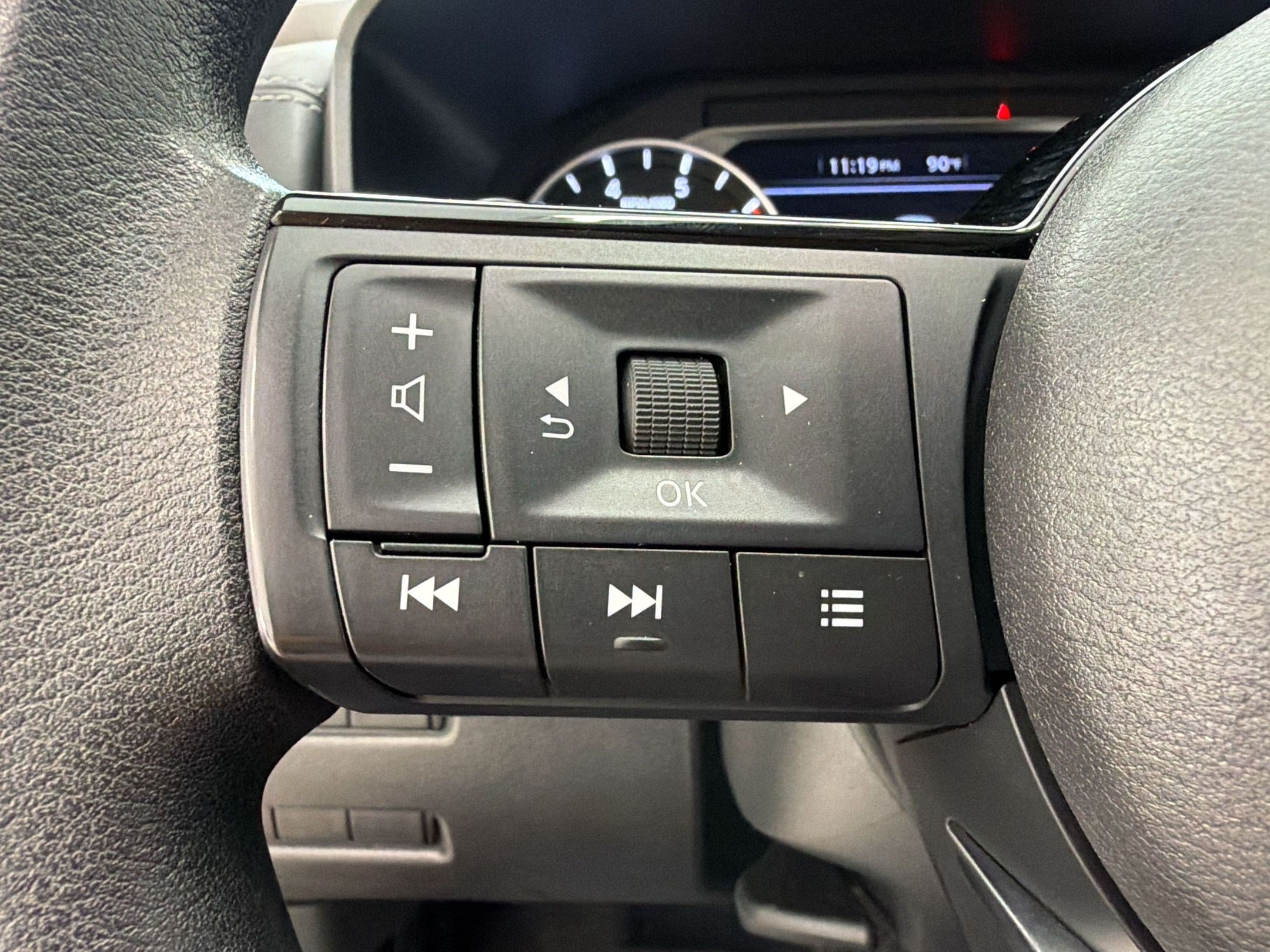 Used 2023 Nissan Rogue SV FWD image 17