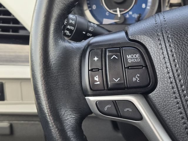 Used 2020 Toyota Sienna XLE w/ XLE Navigation Package FWD image 27