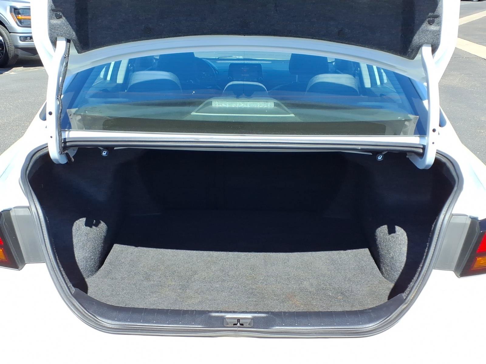 Used 2025 Nissan Altima 2.5 SV FWD image 16