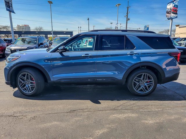 Certified 2025 Ford Explorer ST-Line w/ Premium Package AWD/4WD image 3