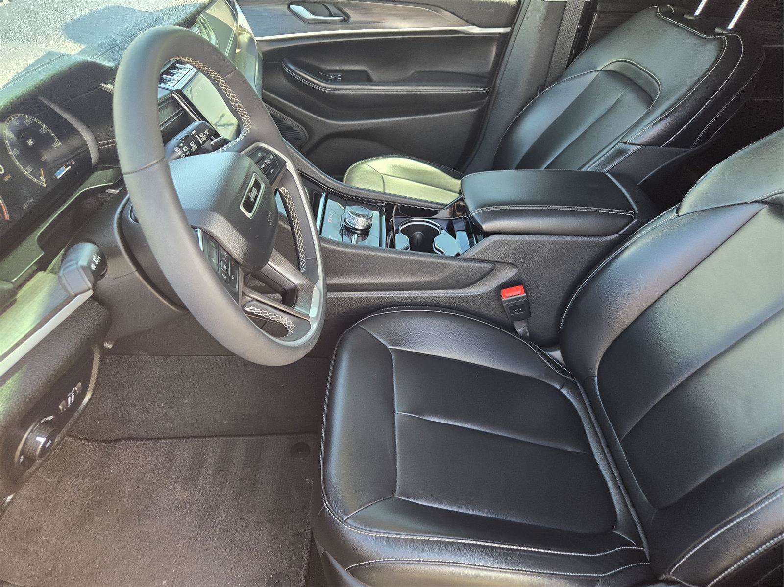 Used 2023 Jeep Grand Cherokee L Limited AWD/4WD image 12