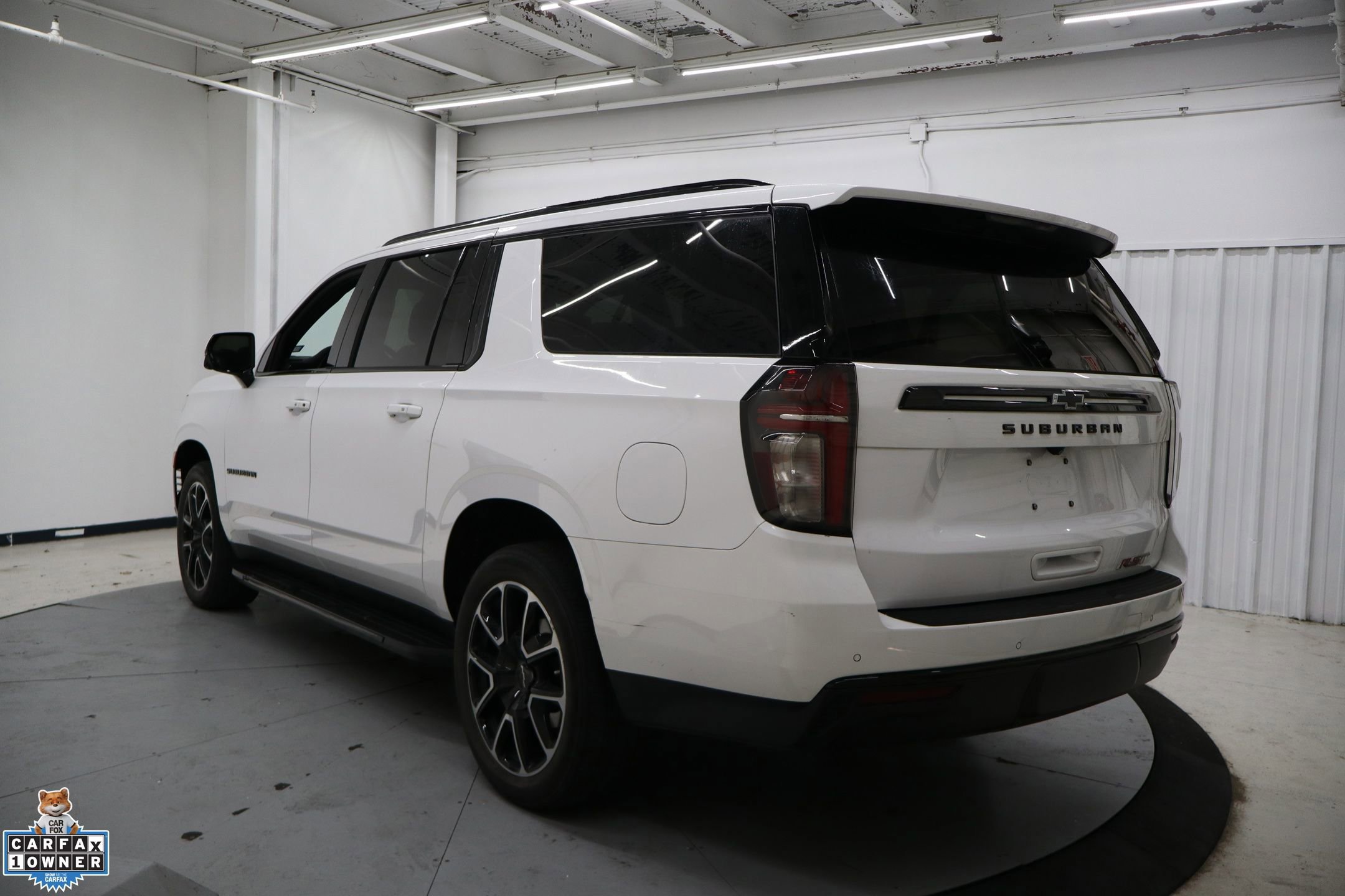 Used 2023 Chevrolet Suburban RST w/ Luxury Package image 2