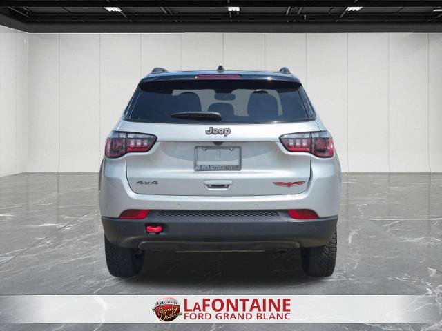 Used 2025 Jeep Compass Trailhawk AWD/4WD image 4