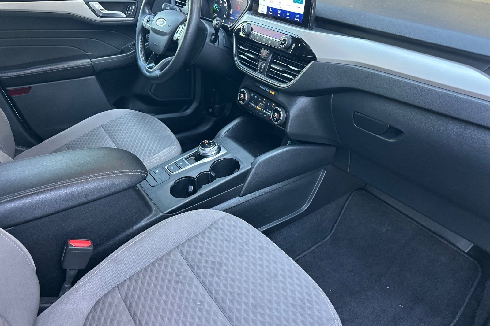 Certified 2021 Ford Escape SE w/ SE Sport Appearance Package FWD image 15
