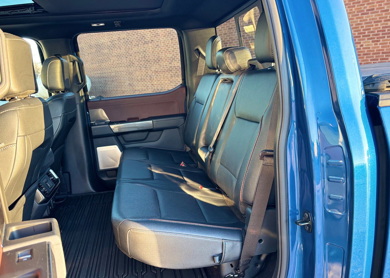 Certified 2022 Ford F150 Lariat w/ Equipment Group 502A High image 23