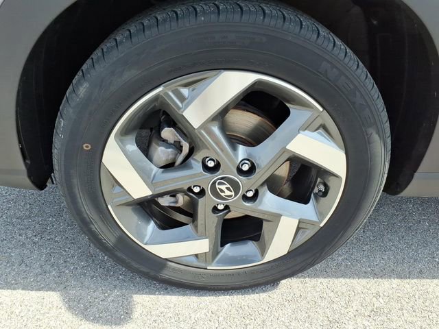 Used 2023 Hyundai Venue SEL image 15