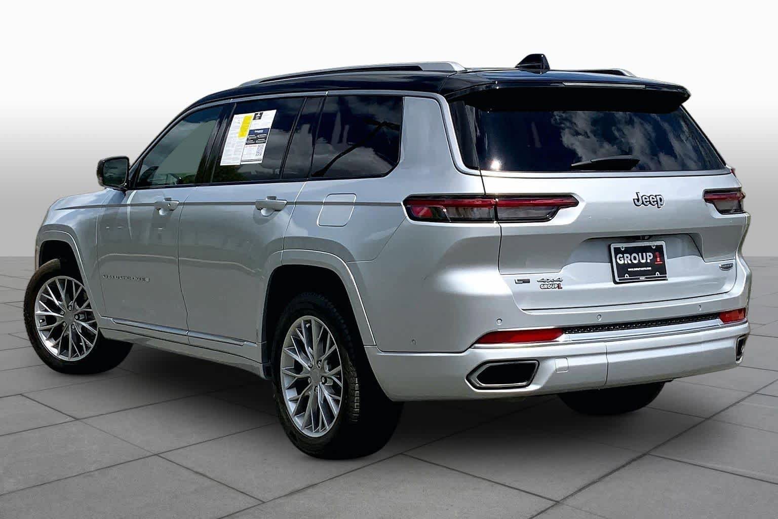 Used 2023 Jeep Grand Cherokee L Summit w/ Luxury Tech Group V AWD/4WD image 12