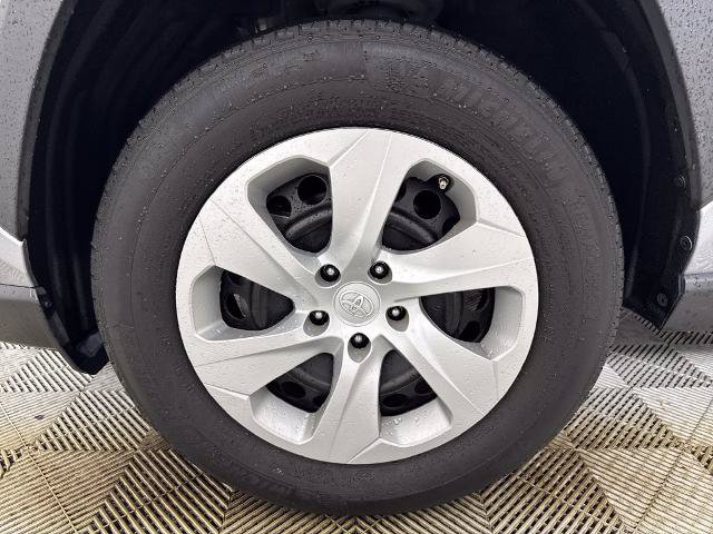 Used 2022 Toyota RAV4 LE AWD/4WD image 13