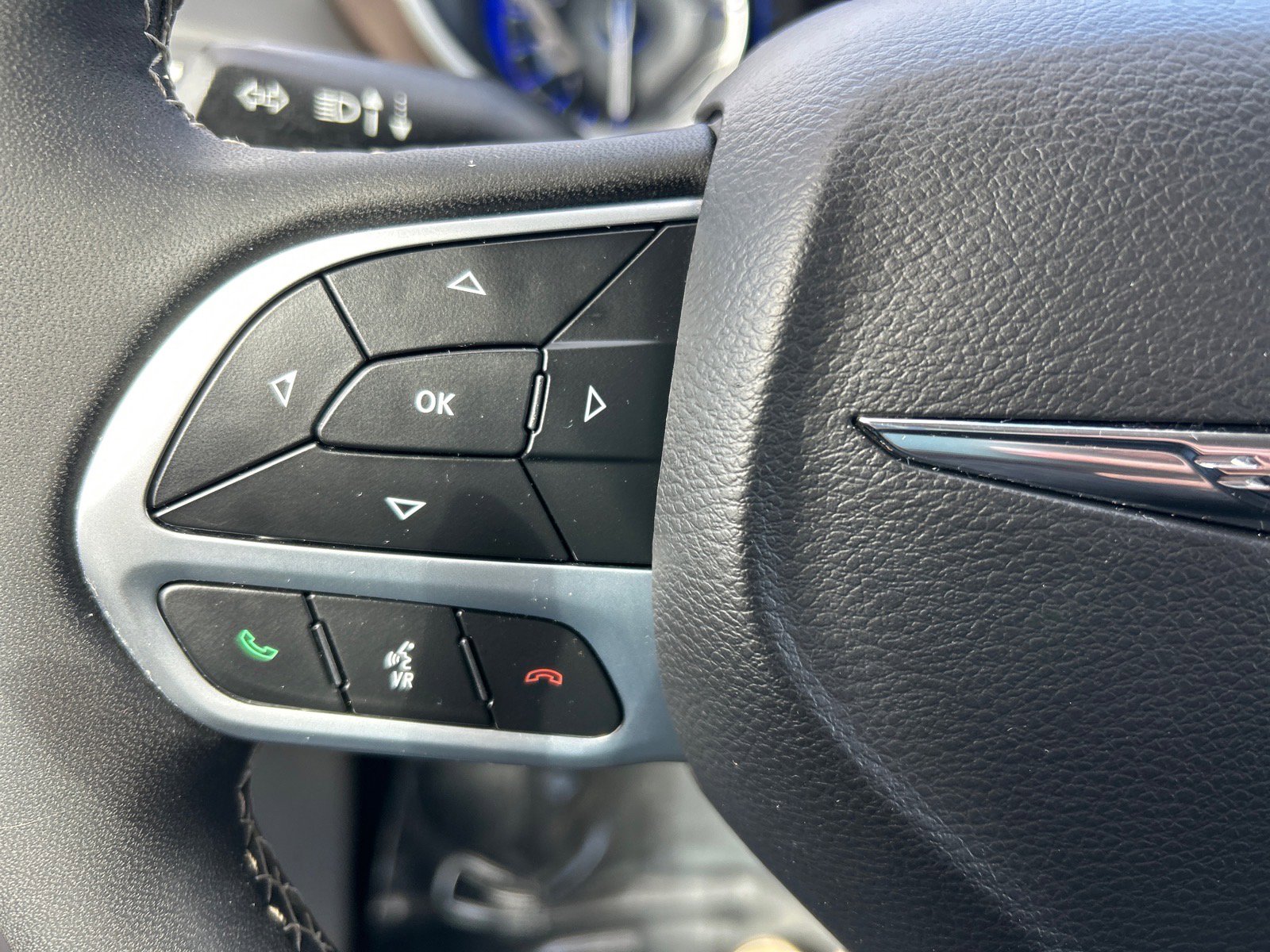 Used 2022 Chrysler Voyager LX image 26