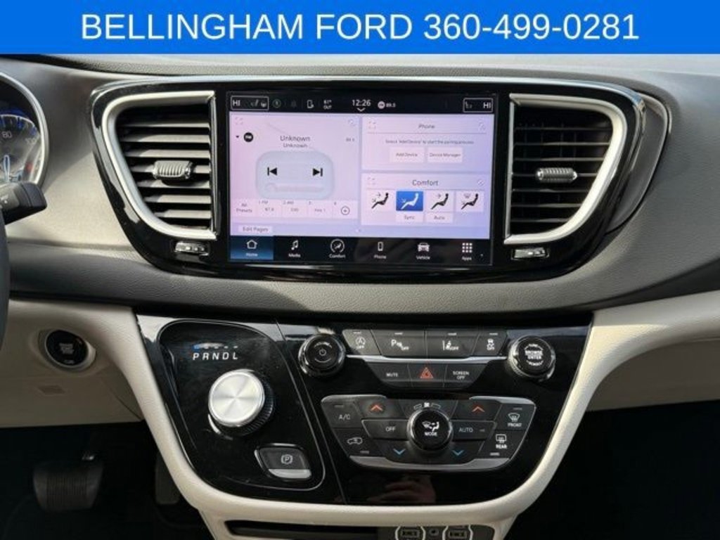 Used 2024 Chrysler Pacifica Touring-L image 34