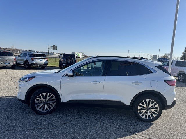 Certified 2022 Ford Escape Titanium w/ Class II Trailer Tow Package image 2