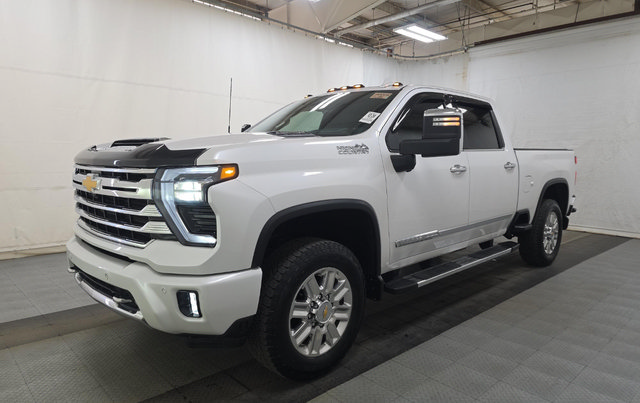 Used 2024 Chevrolet Silverado 2500 High Country w/ High Country Premium Package AWD/4WD image 1