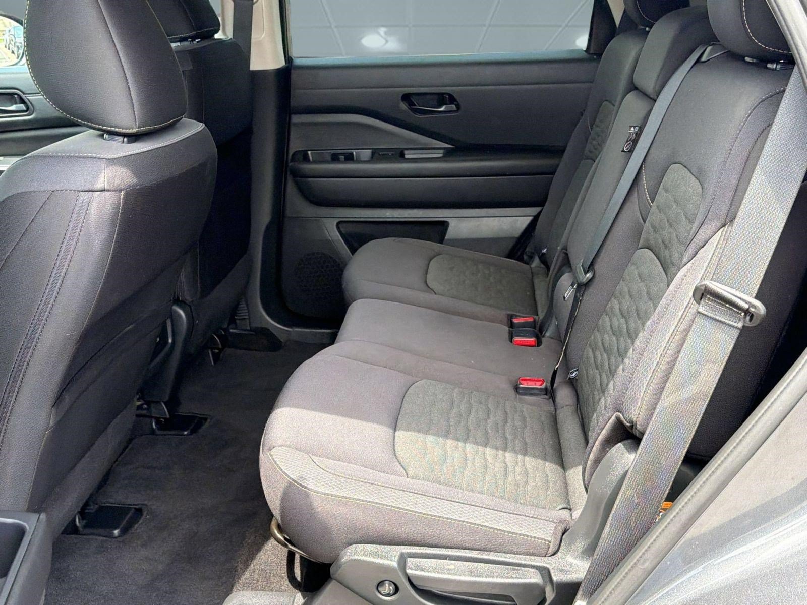 Used 2025 Nissan Pathfinder SV FWD image 21