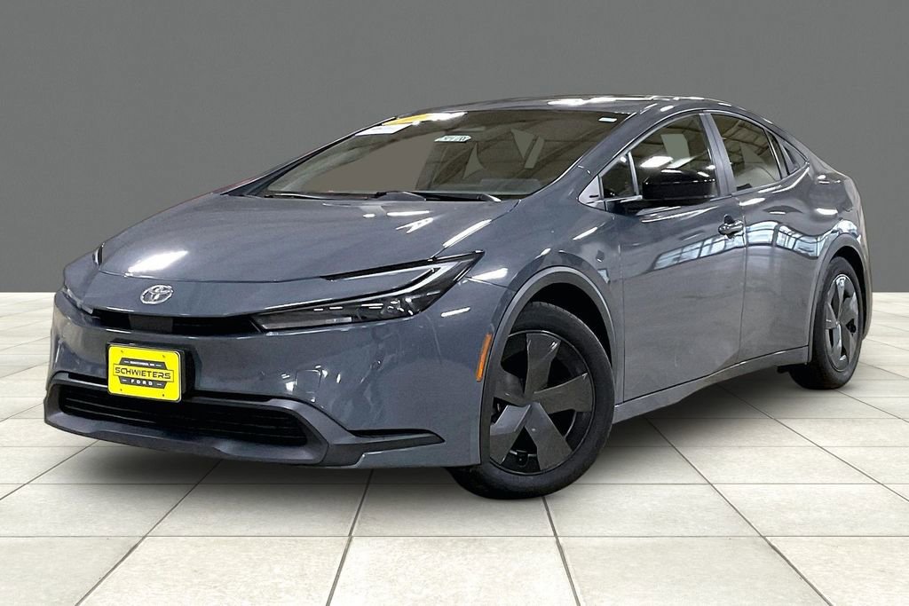 Used 2024 Toyota Prius LE FWD image 2
