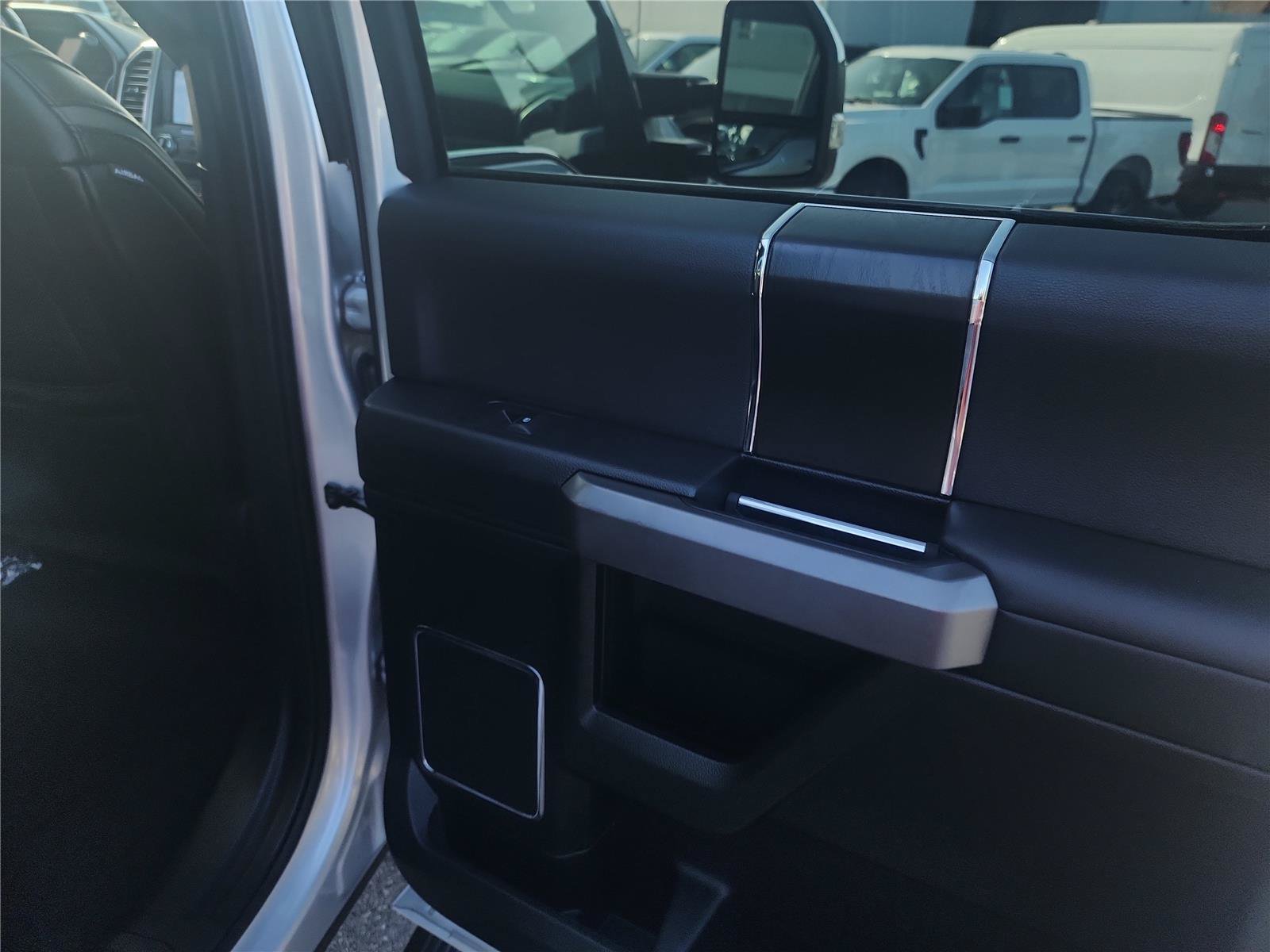 Certified 2019 Ford F450 Platinum w/ Platinum Ultimate Package AWD/4WD image 24