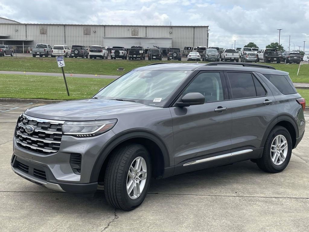 Certified 2025 Ford Explorer Active RWD image 7