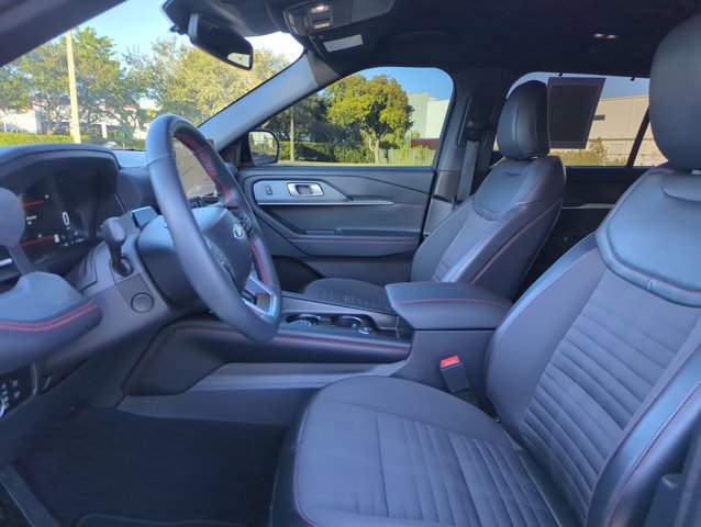 Certified 2025 Ford Explorer ST-Line w/ Premium Package image 17