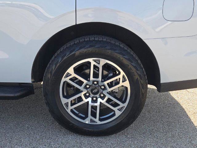 Certified 2025 Ford Expedition Active AWD/4WD image 16
