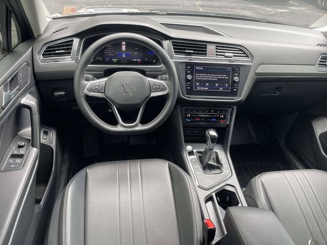 Used 2023 Volkswagen Tiguan SE w/ Panoramic Sunroof Package FWD image 13