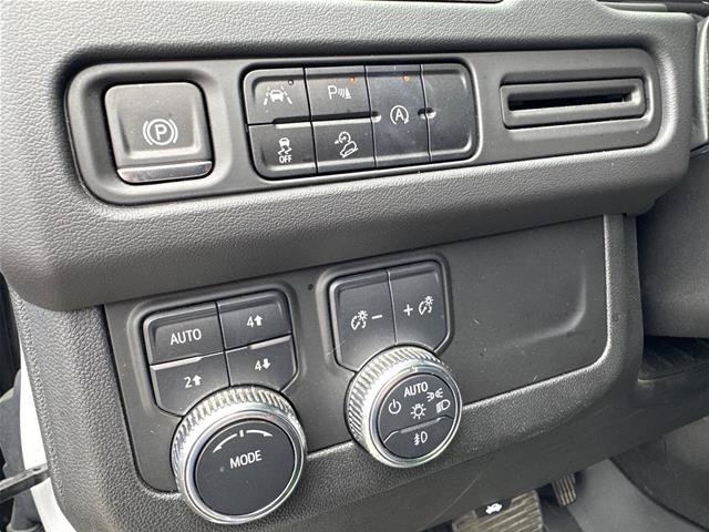 Used 2024 GMC Yukon AT4 AWD/4WD image 16