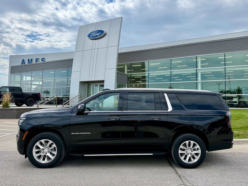 Used 2025 Chevrolet Suburban Premier w/ Sun And Tow Package image 5