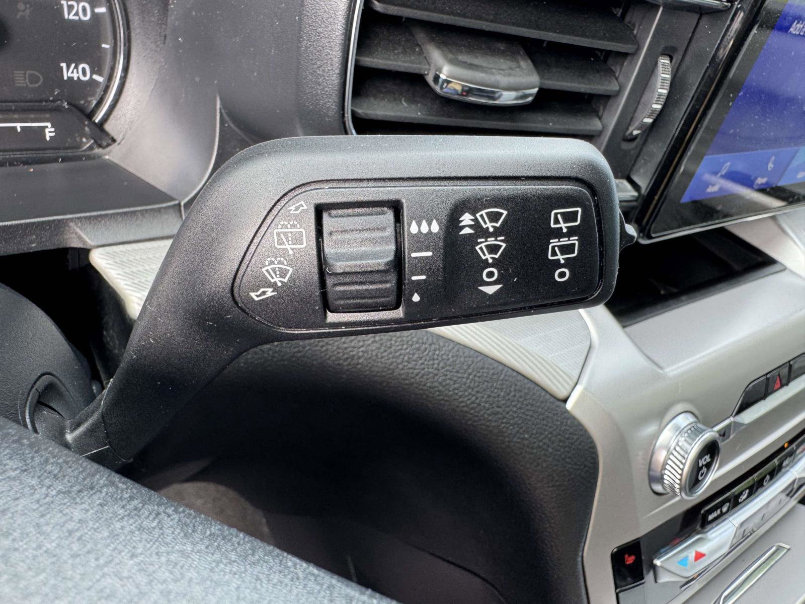 Certified 2022 Ford Explorer XLT w/ Equipment Group 202A image 31