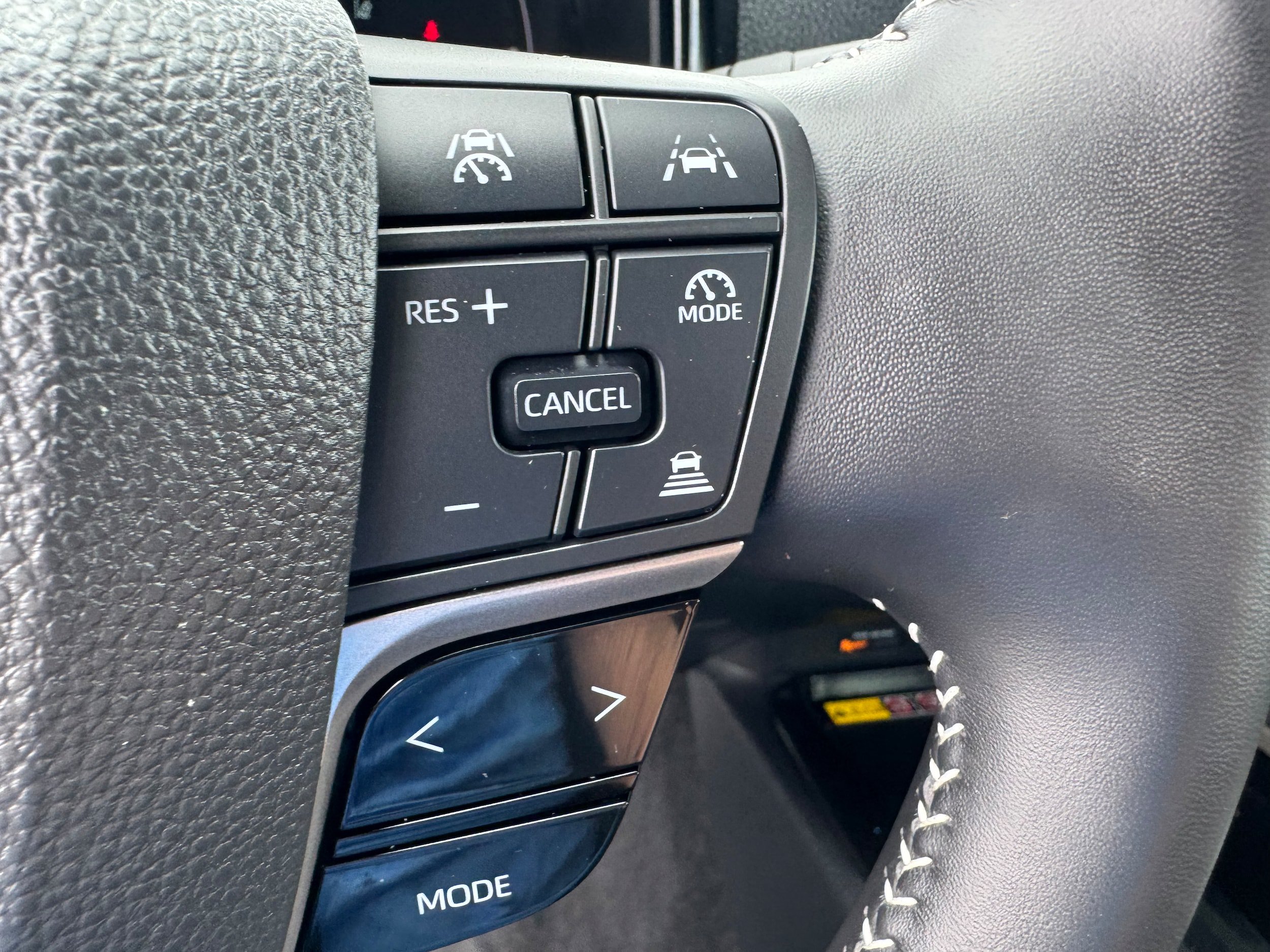 Used 2025 Toyota Camry SE FWD image 13
