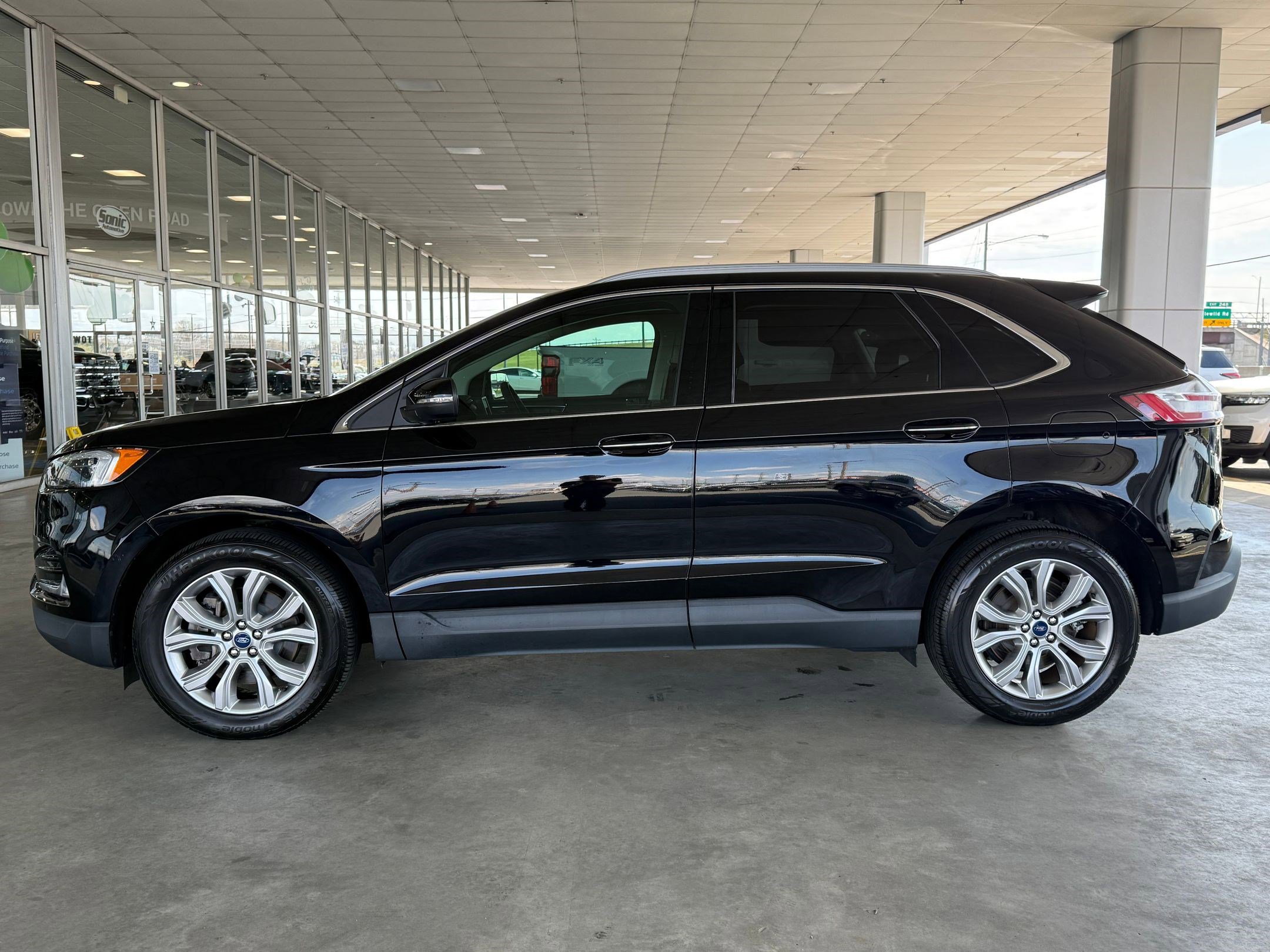 Certified 2022 Ford Edge Titanium w/ Cargo Accessory Package image 2