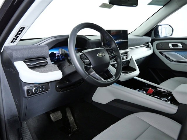 Certified 2025 Ford Explorer Platinum w/ Ultimate Package image 16